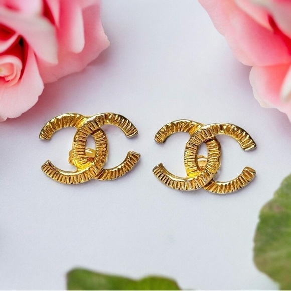 CHANEL Gold CC Vintage Clip On Earrings Set - Picture 1 of 16